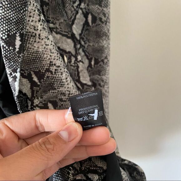 NWOT Generation Love Sasha Snake Print Velvet Blazer - Picture 7 of 9